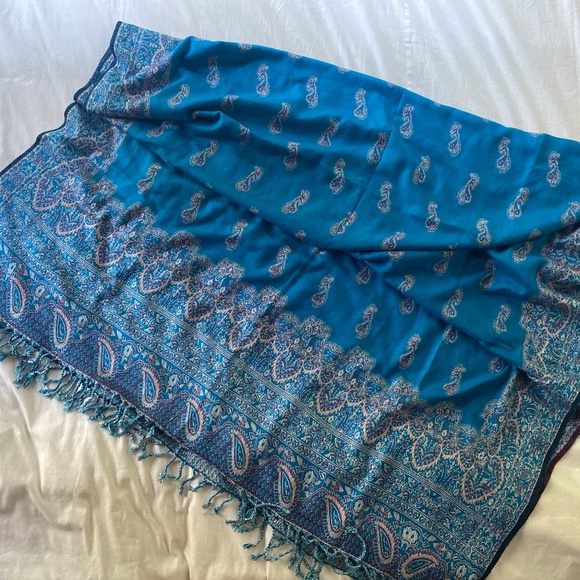 Oversize Turquoise Paisley Shawl - Picture 5 of 5